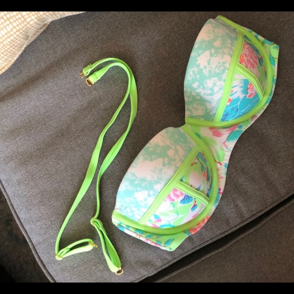 VS bathing suit top and bottom in great condition.